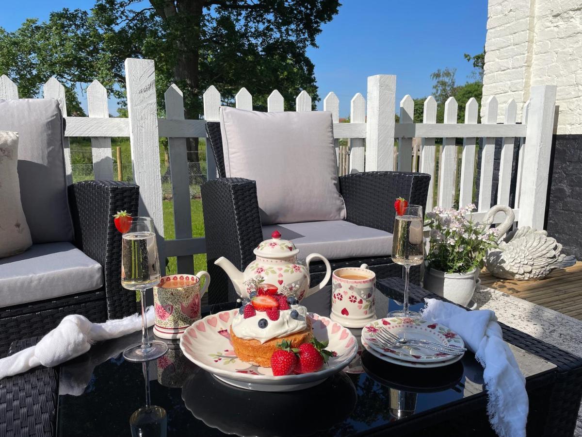 Church Farm Bed & Breakfast Thurlton Ngoại thất bức ảnh